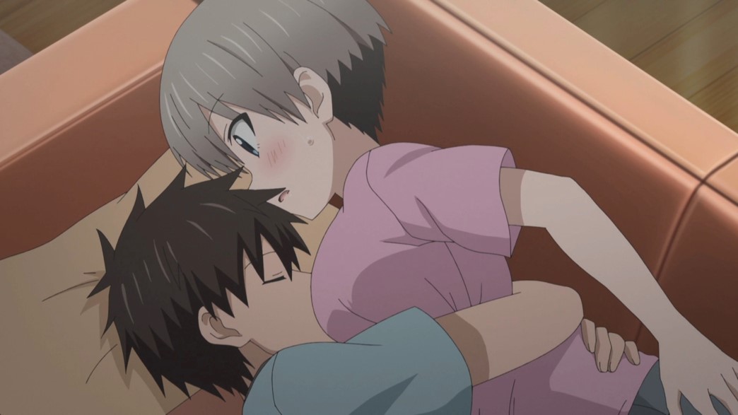 Uzaki Chan Wants to Hang Out Episode 6 Shinichi Sakurai hugs Hana Uzuki while sleeping